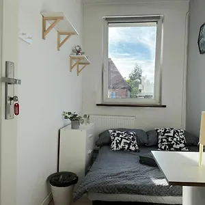 Lambert - Peaceful Retreat, 10 Minutes To Old Town & Seaside Gdańsk