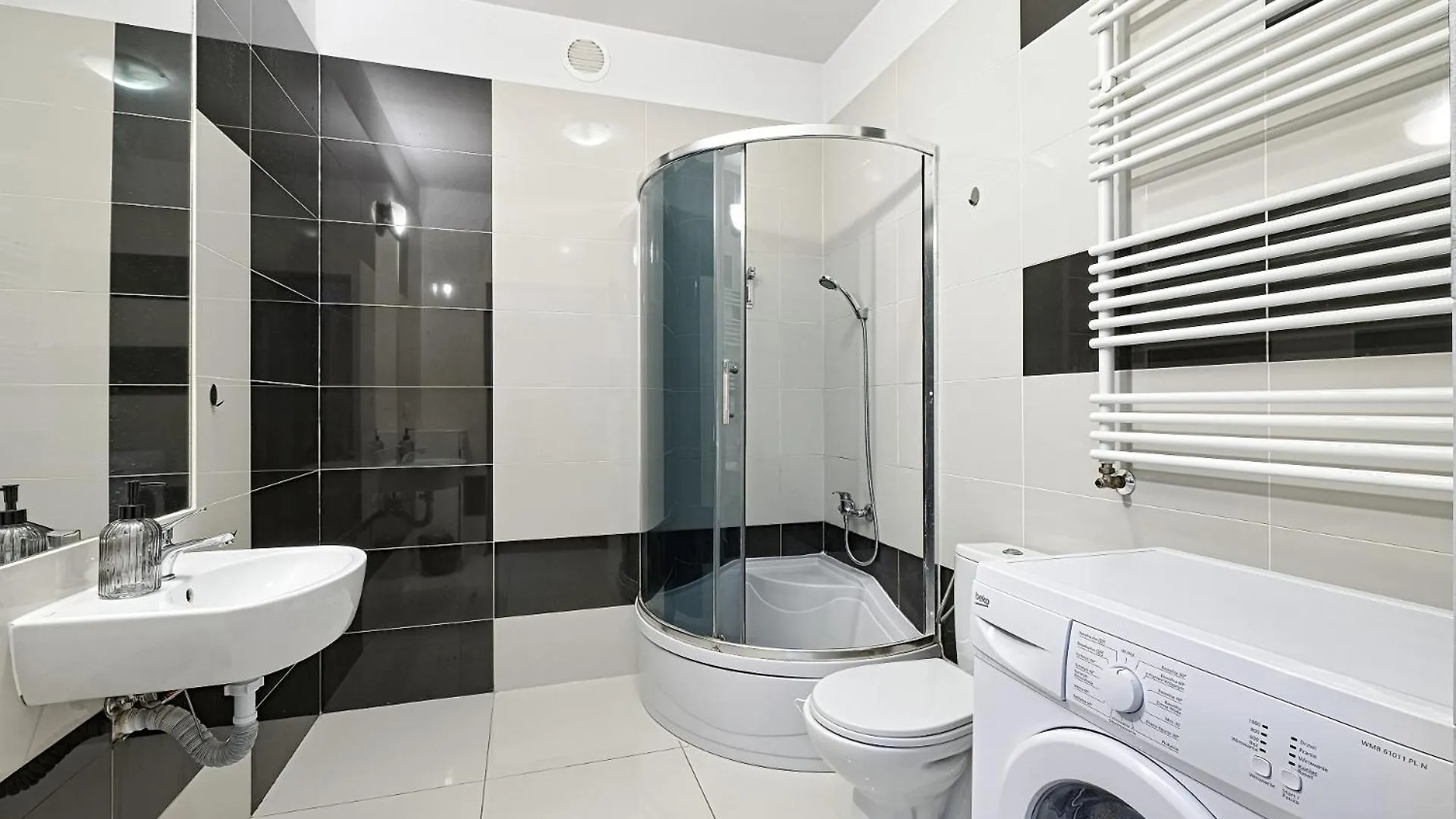 Urbannest Lakowa Apartment Gdansk Poland